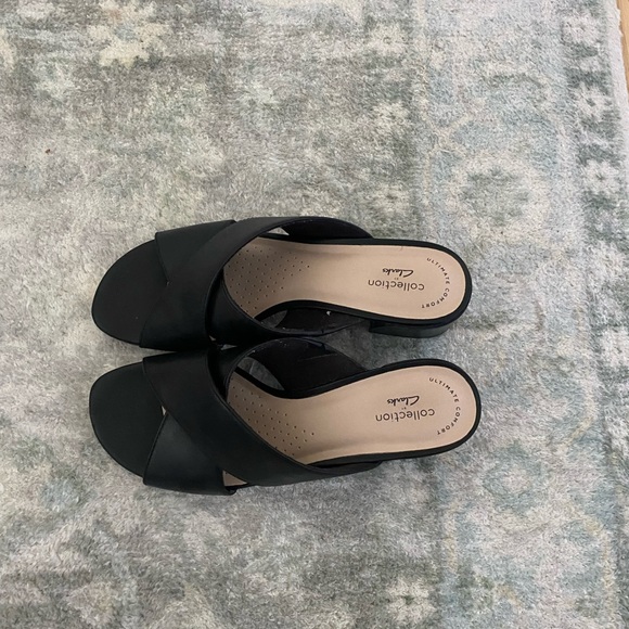 Clark’s Collection Black Strappy Sandals with Kitten Heel 8M - Picture 2 of 11